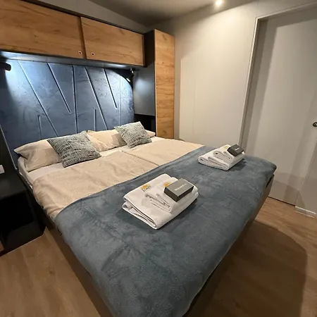Kamp Mobile Loren Biograd Na Moru